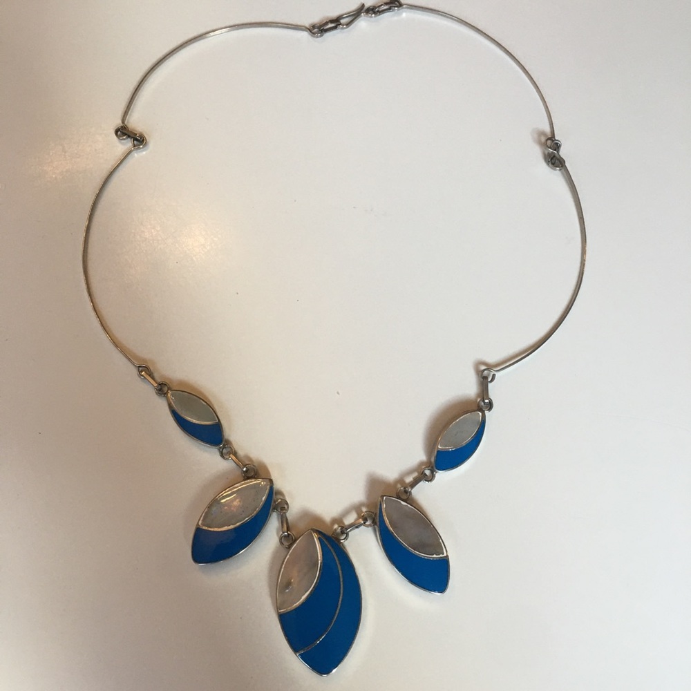 2/$30 Enamel & Shell-like Reversible Jewellery Set - Picture 8 of 10